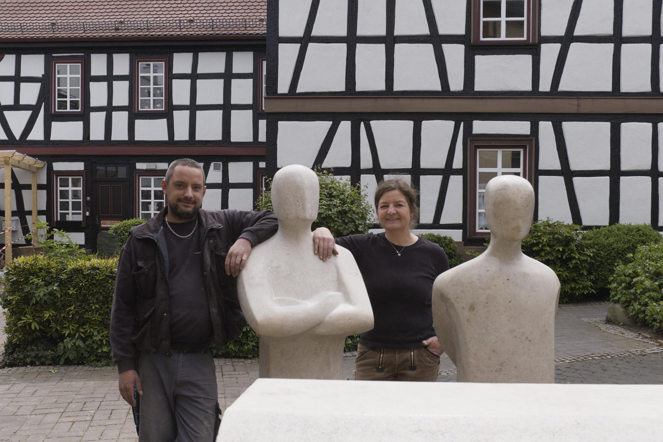 Opferdenkmal Oberursel, Aufstellung der dritten Figur - Gedenkfeier am Denkmal